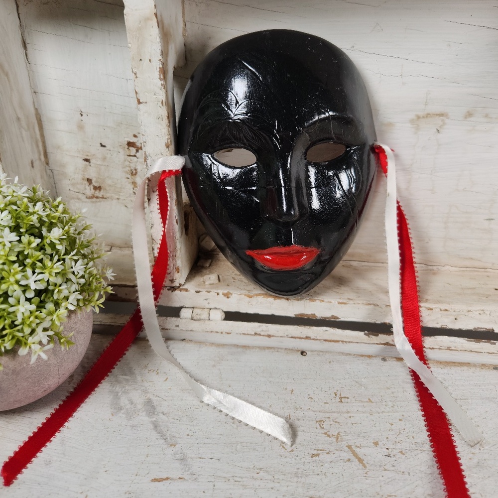 VTG Hand Painted Black & Red Ceramic Face Mask Wall Decor- Mardi Gras Masquerade